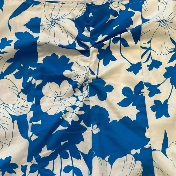 Le Chateau - LIKE NEW - blue and white soft cotton floral  skirt. Size 5/6 - Picture 6 of 8